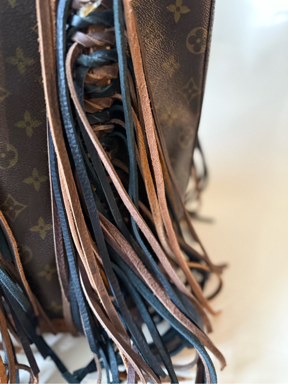 Vintage Boho LV Fringed Leather Bucket Bag - Picture 6 of 7
